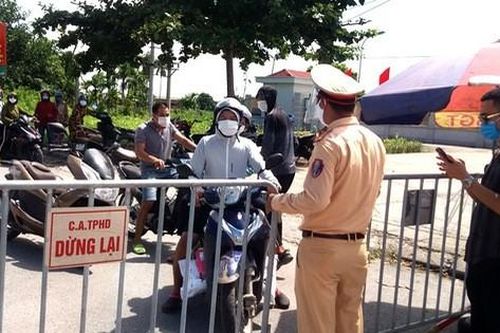 Người dân Hải Dương loay hoay ra vào thành phố sau ca bệnh là nam sinh lớp 10