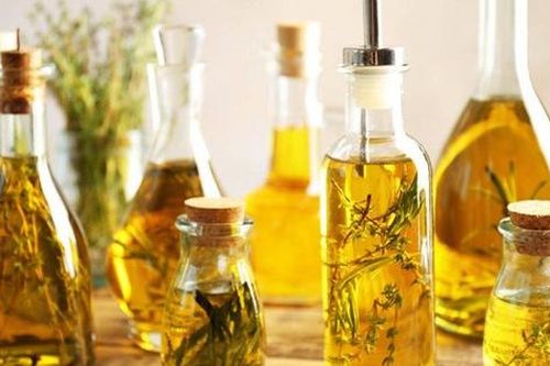 Ngoài dùng để nấu nướng, dầu ăn còn có những công dụng 'cực đỉnh' ít người biết