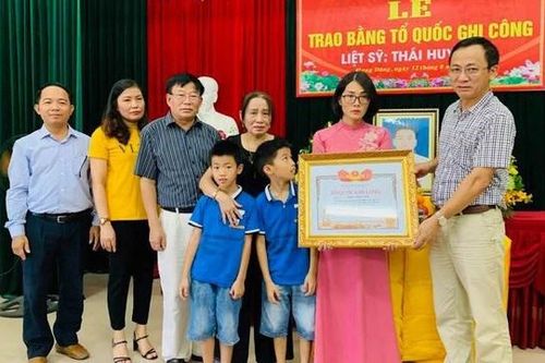 Công nhận liệt sỹ cho 2 cán bộ giao thông bị nước lũ cuốn trôi