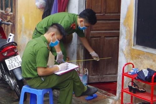 2 thi thể phân hủy trong căn nhà khóa trái