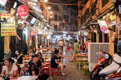 Hà Nội sẽ phạt hàng quán không giãn cách chỗ ngồi