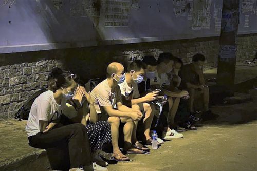 Chủ tịch TP.HCM: Đẩy nhanh tiến độ xét xử người nhập cảnh trái phép