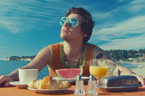 'Watermelon Sugar' của Harry Styles: Chiến thắng ngộ nghĩnh nhưng xứng đáng