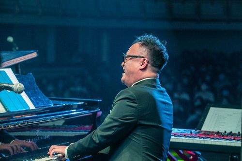 Tuấn Nam thăng hoa trong đêm nhạc jazz tại Hà Nội