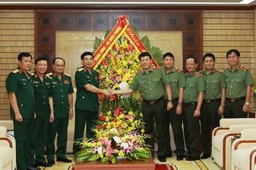 Lãnh đạo Bộ Quốc phòng chúc mừng Bộ Công an nhân dịp kỷ niệm 75 năm ngày truyền thống
