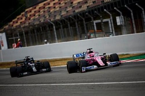 Lewis Hamilton vượt qua huyền thoại Michael Schumacher
