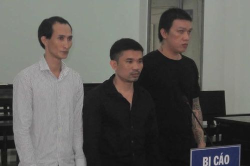 Dắt nhau vào tù vì 'phụ' đánh người