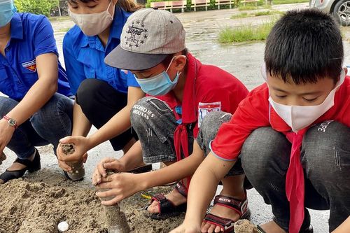 Nâng cao ý thức bảo vệ môi trường bằng công trình tái chế từ chai nhựa