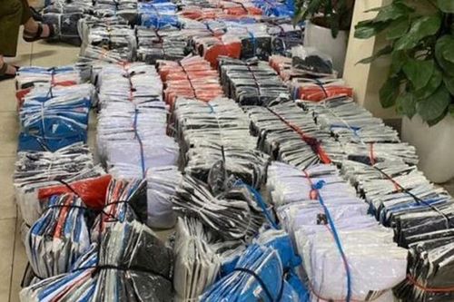 Hà Nội: Cảnh sát giao thông phát hiện lô hàng hiệu nhập lậu