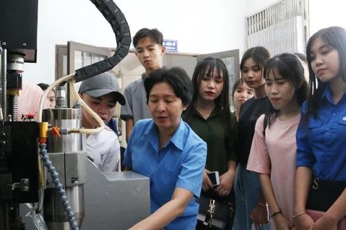 Cuộc chuyển đổi của trường yếu