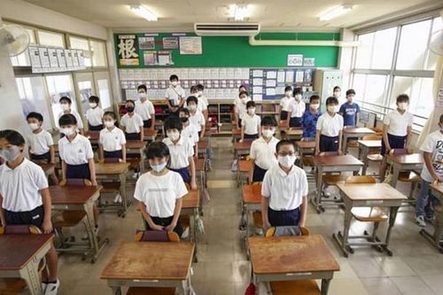 Nhật Bản: Các trường học bắt đầu mở cửa lại sau kỳ nghỉ hè được rút ngắn