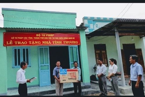 Ninh Thuận: Sở Tư pháp bàn giao nhà tình thương cho công chức có hoàn cảnh khó khăn