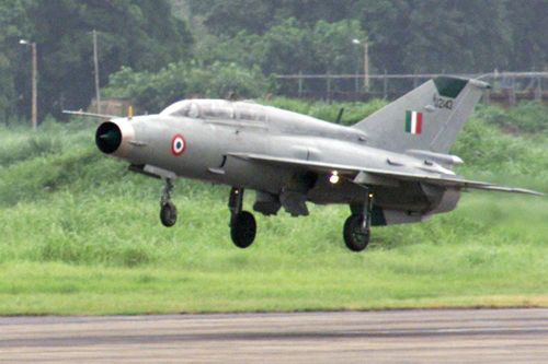 Vì sao Ấn Độ dùng tiêm kích MiG-21 hơn 30 năm tuổi đấu với Không quân Pakistan?