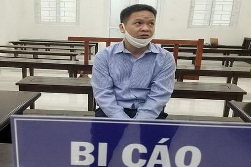 Dùng búa đập đầu hàng xóm vì tranh chấp cái rãnh nước