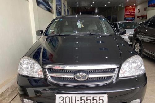 Xe 'cỏ' 12 năm biển VIP đắt hơn giá thị trường cả trăm triệu đồng