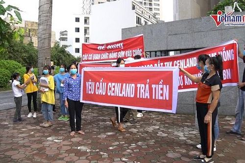 CenLand giới thiệu dự án mới, khách hàng dự án cũ căng băng rôn đòi tiền