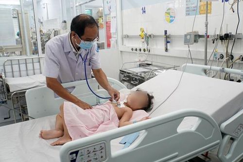 Cứu thành công bé gái 3 tuổi mắc bệnh hiếm gặp