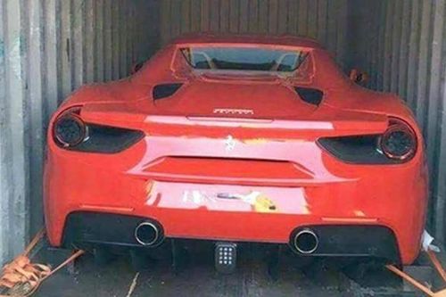 Siêu xe Ferrari bỏ quên tại cảng Hải Phòng, đấu giá khởi điểm 1,3 tỷ đồng