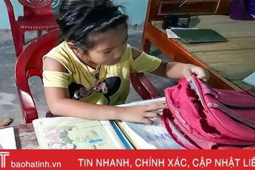 Tàn phế sau tai nạn, mẹ đơn thân nuốt nước mắt thương con không cặp sách vào năm học mới