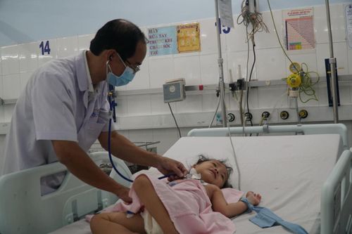 Sử dụng kỹ thuật ECMO cứu sống bé gái 3 tuổi nhẹ cân bị viêm cơ tim tối cấp