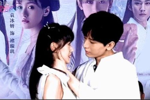 Dù bị chỉ trích nhưng phân cảnh Viên Băng Nghiên hôn Thành Nghị trên livestream đạt 140 triệu lượt xem trong ngày
