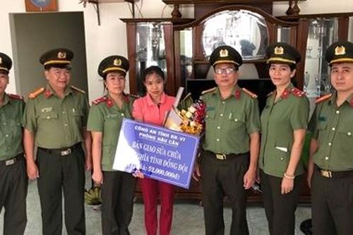 CA Bà Rịa – Vũng Tàu quyên góp tiền sửa nhà cho công nhân viên