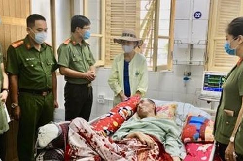 Đoàn thanh niên Công an Hà Nam chia sẻ với đoàn viên có hoàn cảnh khó khăn