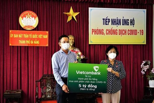 Vietcombank ủng hộ 5 tỷ đồng chung tay cùng thành phố Đà Nẵng đẩy lùi COVID-19