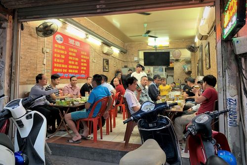 Hà Nội đình chỉ hàng quán không thực hiện giãn cách phòng COVID-19