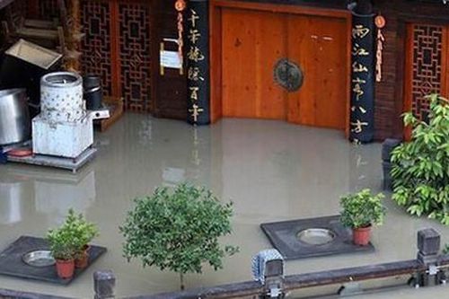 Hình ảnh lũ lụt tồi tệ ở Trung Quốc: Thị trấn cổ nổi tiếng có niên đại nghìn năm chìm trong biển nước