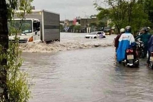 Cận cảnh nhiều khu dân cư ở Quảng Ninh ngập trong biển nước