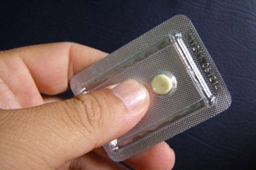 Tại sao lại dùng thuốc tránh thai để trị mụn trứng cá?