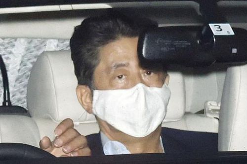 Thủ tướng Shinzo Abe dành 7h ở bệnh viện để kiểm tra sức khỏe