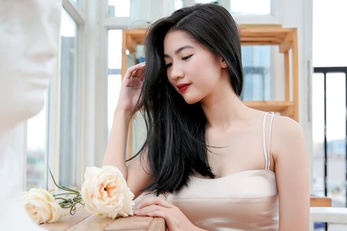 Đời thường của thí sinh Hoa hậu Việt Nam đạt học lực giỏi 12 năm