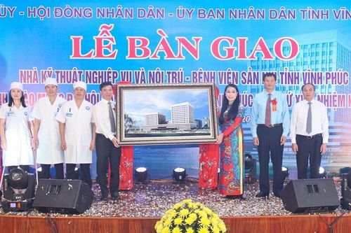 Khánh thành hai công trình trọng điểm về giáo dục và y tế