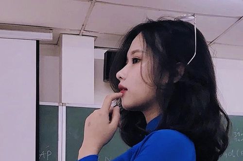 Tân sinh viên được gắn mác 'cô giáo' chỉ sau một đêm