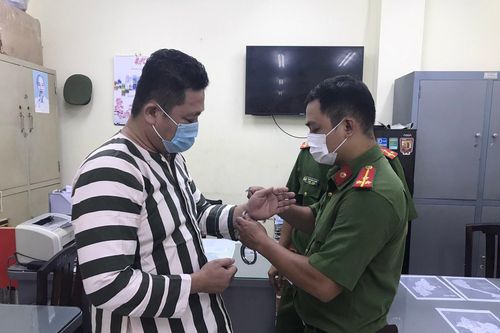 Găng tay y tế giả 'lên đời' từ găng tay trôi nổi, kém chất lượng