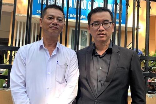 Vụ tác giả bài thơ kiện đòi 4 tỷ đồng: Phiên tòa tạm hoãn