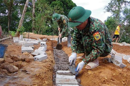 BĐBP Điện Biên bàn giao 48 nhà tình nghĩa tại huyện Nậm Pồ