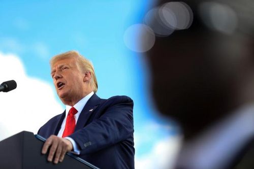 Trump nói sẽ ân xá 'một người cực kỳ quan trọng' trong hôm nay