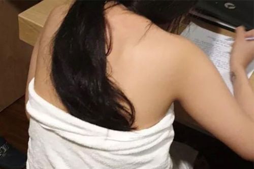Đột kích tụ điểm bán dâm giá 3 triệu đồng một lượt ở Bình Dương