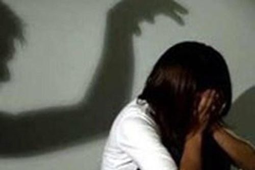 Nam thiếu niên 'nghiện' phim 'đen' giở trò đồi bại với 2 bé gái