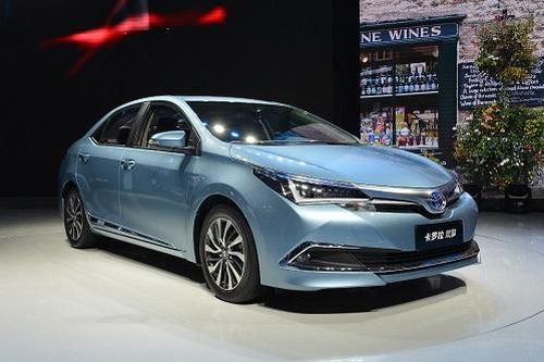 Toyota Corolla bỏ xa Honda Civic về doanh số
