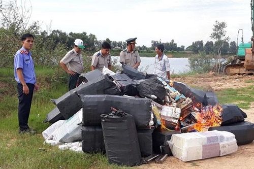 Long An: Tiêu hủy hơn 81.000 bao thuốc lá nhập lậu, tạm giữ trên 2.000 mỹ phẩm có dấu hiệu vi phạm