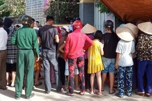 Nghệ An: Dân dựng lều trước nhà nguyên phó công an huyện Thanh Chương để đòi tiền