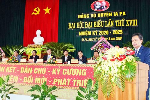 Bí thư Tỉnh ủy Hồ Văn Niên: Sản xuất nông nghiệp vẫn là hướng phát triển chủ đạo của huyện Ia Pa