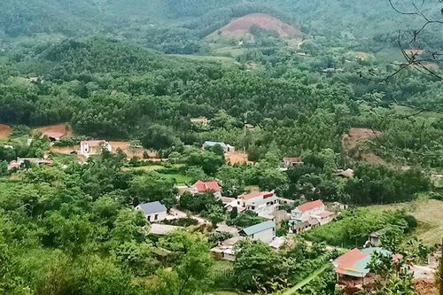 Cờ búa liềm rạng soi vùng đất mới