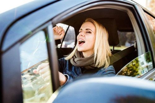 Mẹo giúp tài xế tỉnh táo khi lái xe đường trường