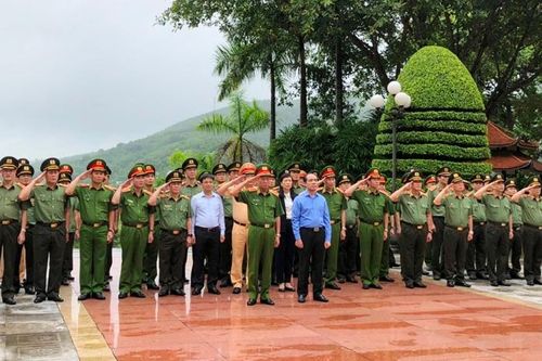 Bộ Công an dâng hương, báo công tại khu di tích lịch sử Nha Công an Trung ương