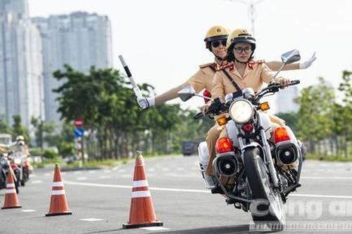 Mãn nhãn hình ảnh đội nữ CSGT dẫn đoàn tập luyện